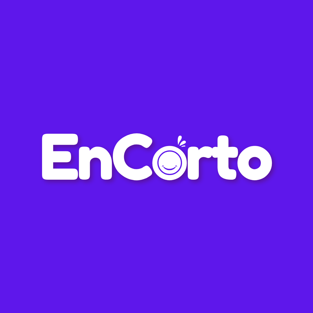 Cliente contactando por WhatsApp para solicitar servicios de diseño de manera rápida y directa con Encorto